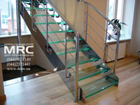 Metalic direct staircase on bow-strings. Framework and baluster staircase from polished stainless steel, 
stages from safe architectural glass