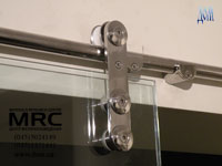 Fittings made of polished stainless steel for door with toughened glass