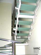 Glass stairs of stepped string staircase